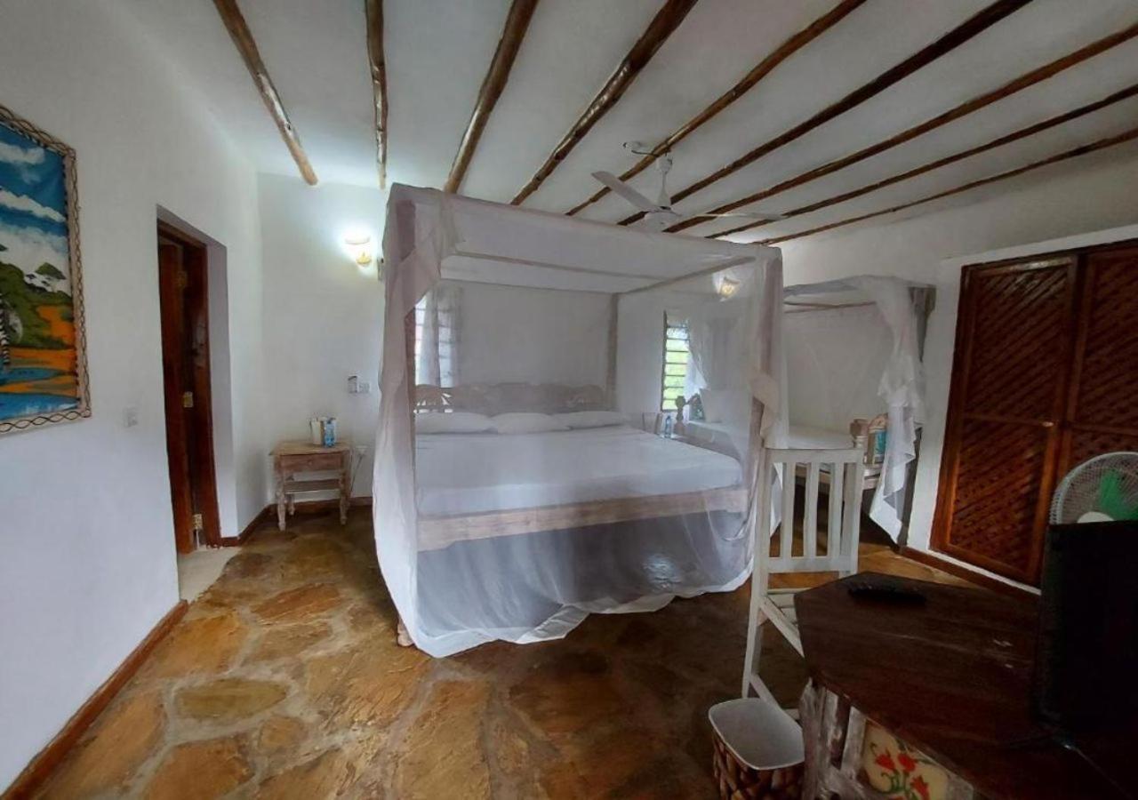 Marine Holiday House Малинди Екстериор снимка